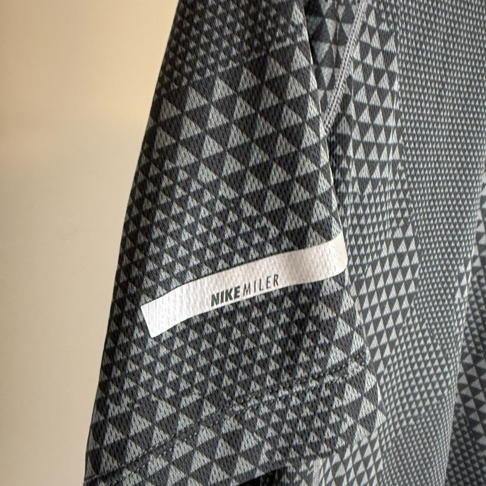 Nike Gray Patterned Tee - Picture 2 of 7